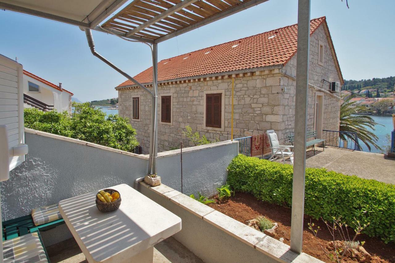 Apartments Suda Lumbarda Exterior photo